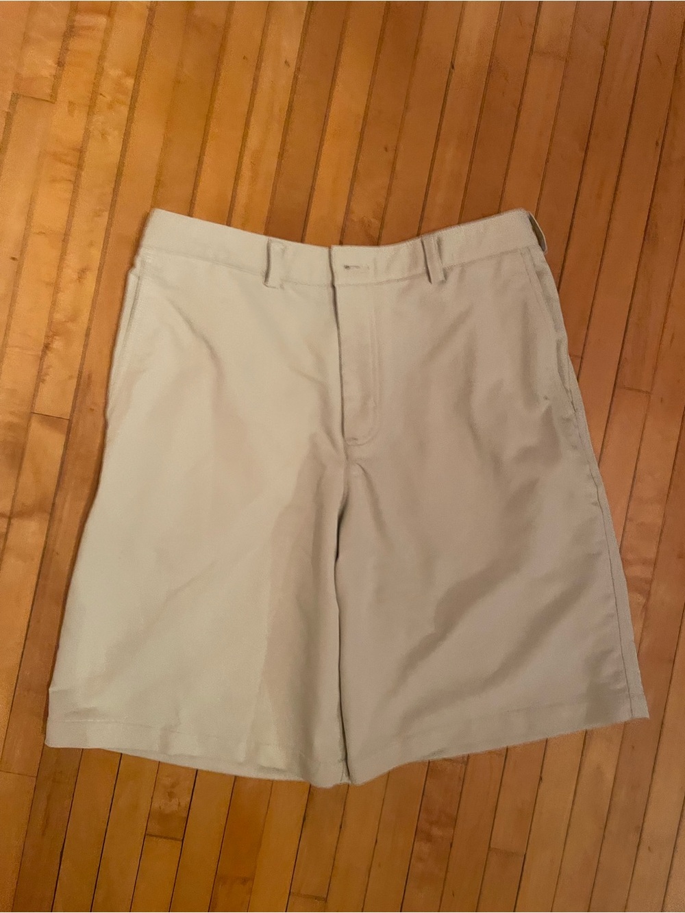 Nike Golf Men's Flat-Front Shorts 9 1/2” inseam, textured fabric, never worn